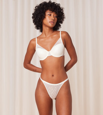 Triumph Signature Sheer String